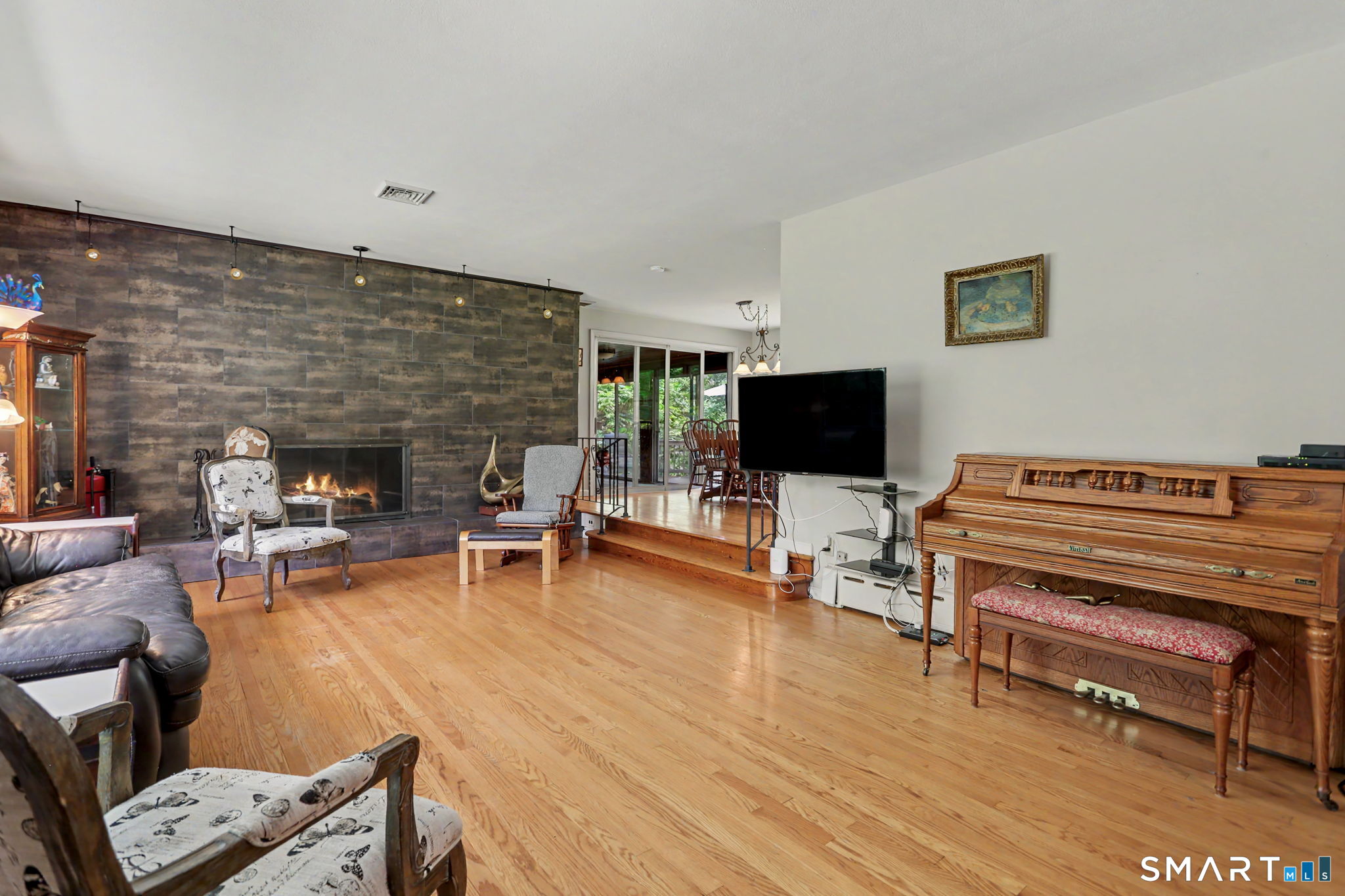 215 Hillfield Road Hamden, CT 06518 - Photo 13 of 36