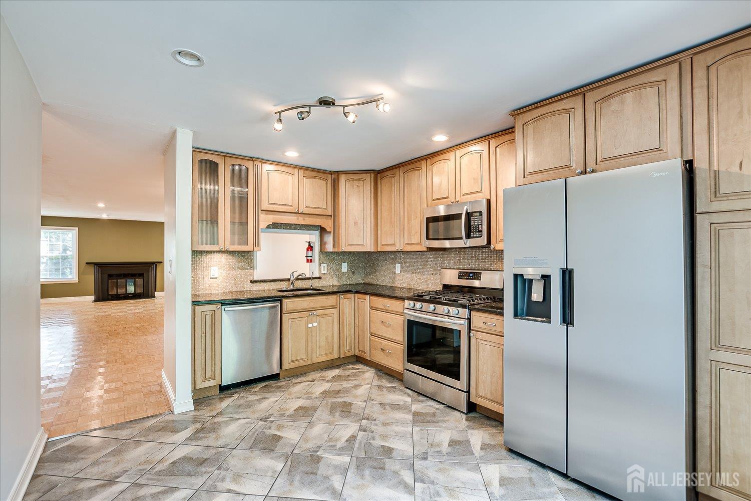 3902 Springbrook Drive Edison, NJ 08820 - Photo 9 of 45 Gallery Image 9