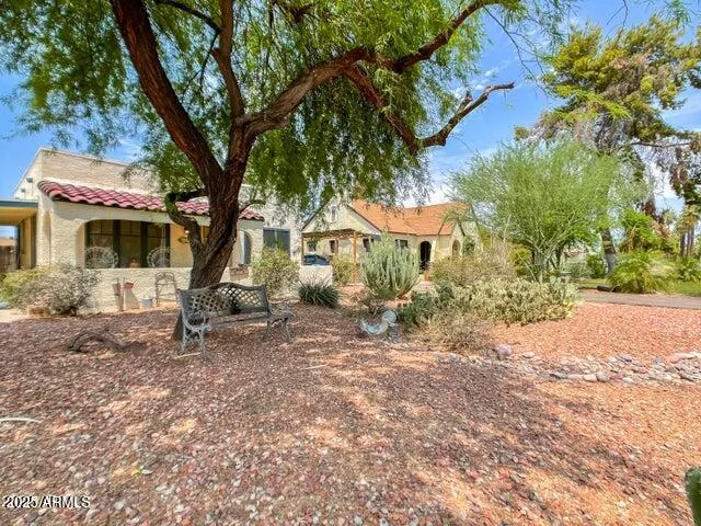 a view of a house with a yard