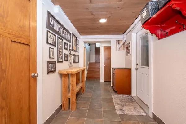 $374,900 | 107 South Belmont Drive, Mankato, MN 56001