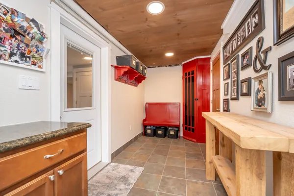 $374,900 | 107 South Belmont Drive, Mankato, MN 56001