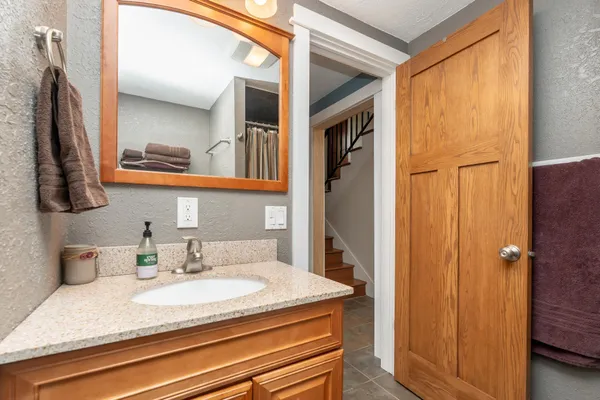 $374,900 | 107 South Belmont Drive, Mankato, MN 56001