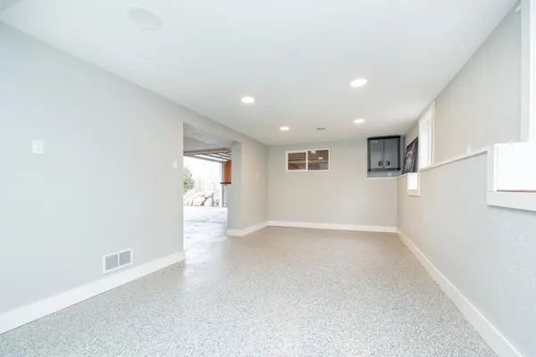 $374,900 | 107 South Belmont Drive, Mankato, MN 56001
