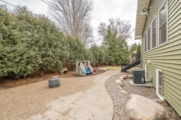 $374,900 | 107 South Belmont Drive, Mankato, MN 56001