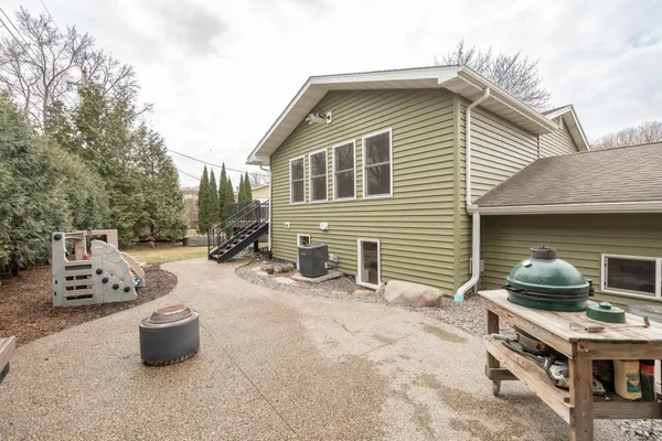 $374,900 | 107 South Belmont Drive, Mankato, MN 56001