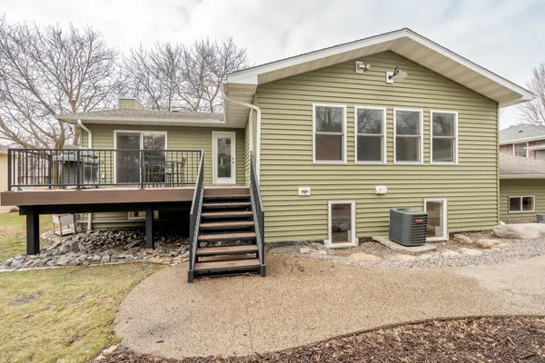$374,900 | 107 South Belmont Drive, Mankato, MN 56001