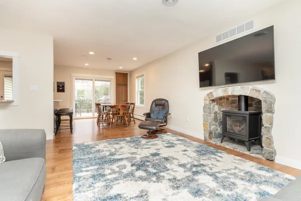 $374,900 | 107 South Belmont Drive, Mankato, MN 56001