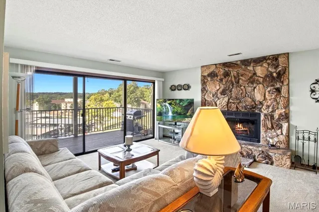 $234,900 | 40 Robinwood Drive, Unit 2C, Lake Ozark, MO 65049