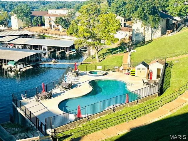 $234,900 | 40 Robinwood Drive, Unit 2C, Lake Ozark, MO 65049