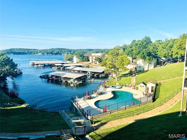 $234,900 | 40 Robinwood Drive, Unit 2C, Lake Ozark, MO 65049