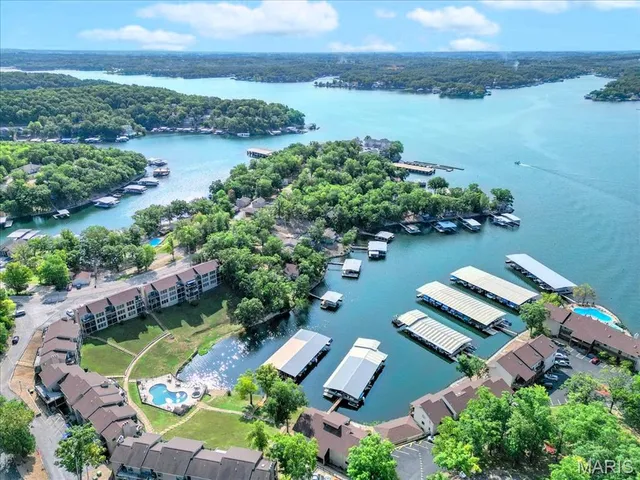 $234,900 | 40 Robinwood Drive, Unit 2C, Lake Ozark, MO 65049