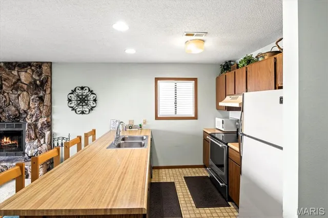 $234,900 | 40 Robinwood Drive, Unit 2C, Lake Ozark, MO 65049