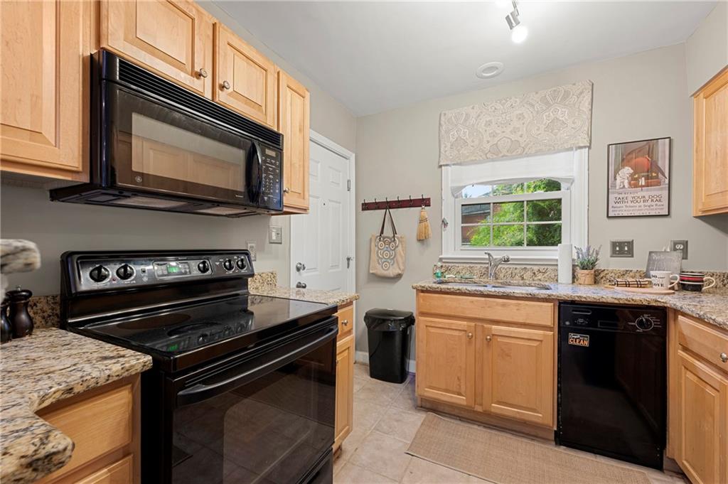 542 Goldsboro Road Northeast, Unit D Atlanta, GA 30307 - Photo 7 of 26 a kitchen with a stove and a microwave