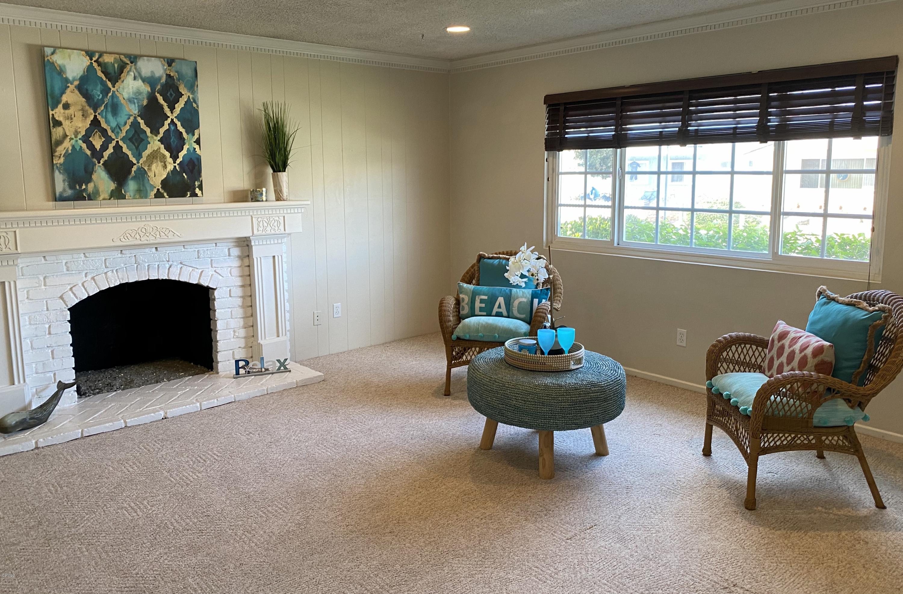 4906 Island View Street Oxnard, CA 93035 - Photo 7 of 34 Island View Living Room