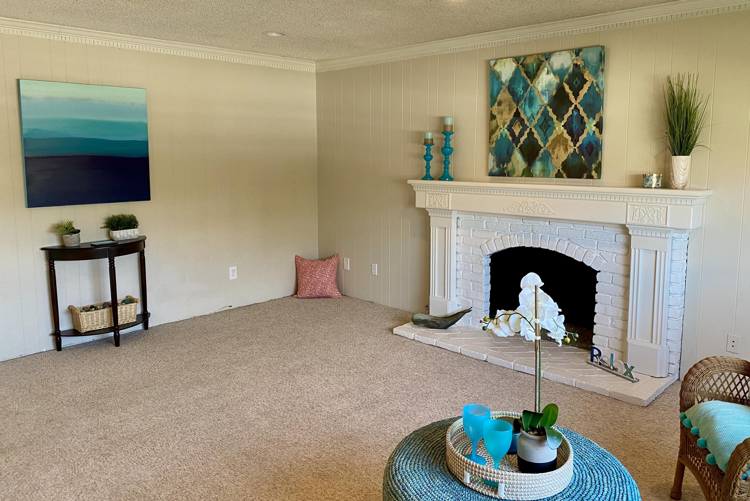 4906 Island View Street Oxnard, CA 93035 - Photo 8 of 34 Island View Living Room
