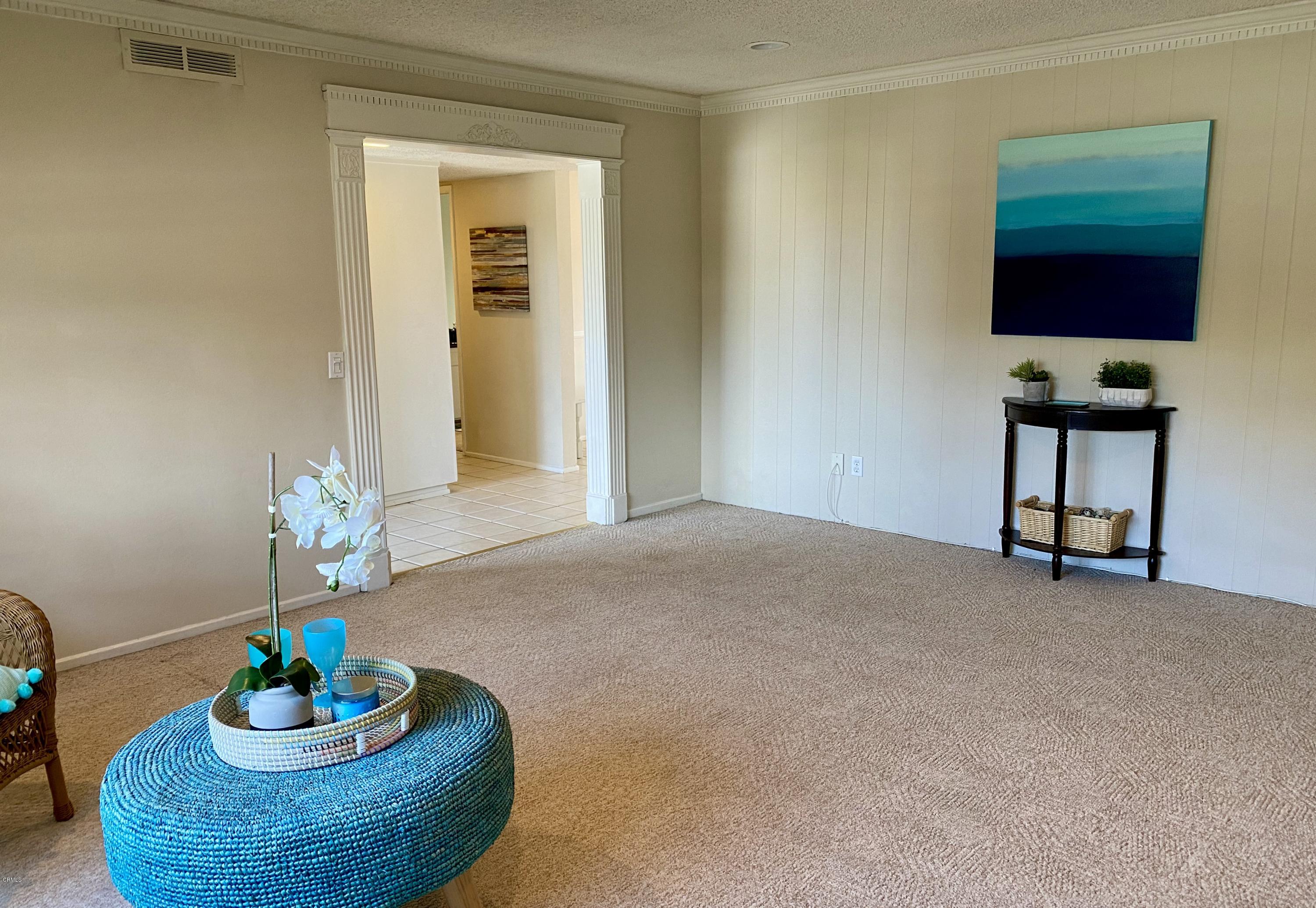 4906 Island View Street Oxnard, CA 93035 - Photo 9 of 34 Island View Living Room