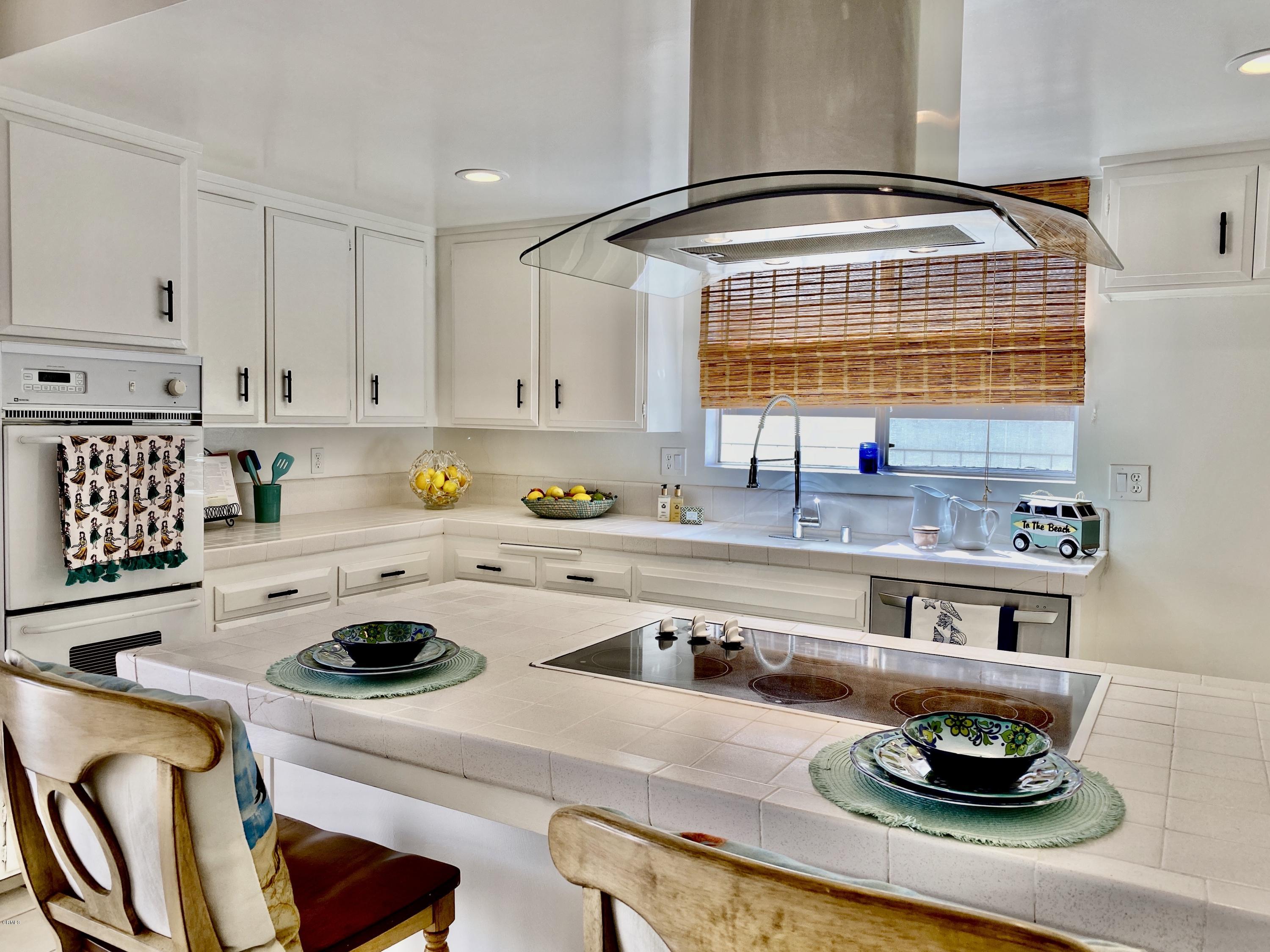 4906 Island View Street Oxnard, CA 93035 - Photo 10 of 34 Island View kitchen counter