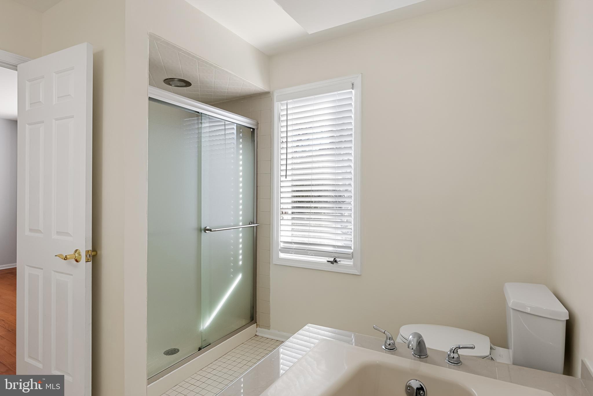 962 Chanticleer Cherry Hill, NJ 08003 - Photo 28 of 38 a bathroom with a bathtub sink and toilet