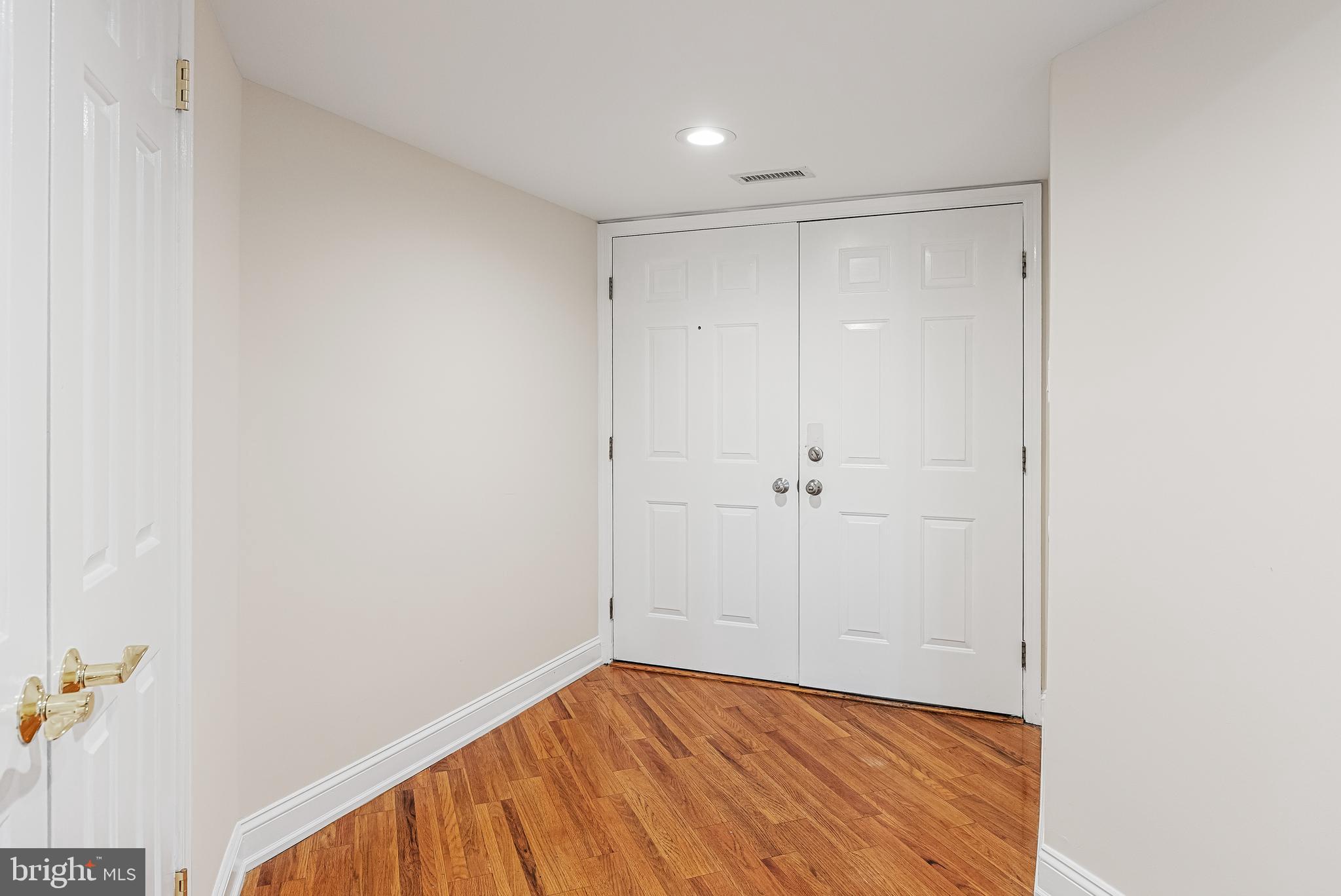 962 Chanticleer Cherry Hill, NJ 08003 - Photo 5 of 38 a view of room with walk in closet