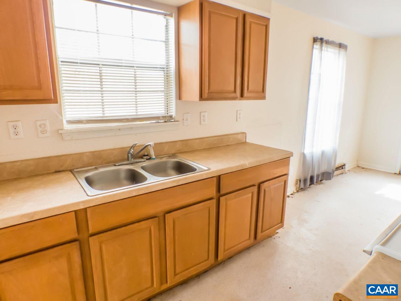 604 Bailey Road Charlottesville, VA 22903 - Photo 10 of 34 a utility room with dryer and washer