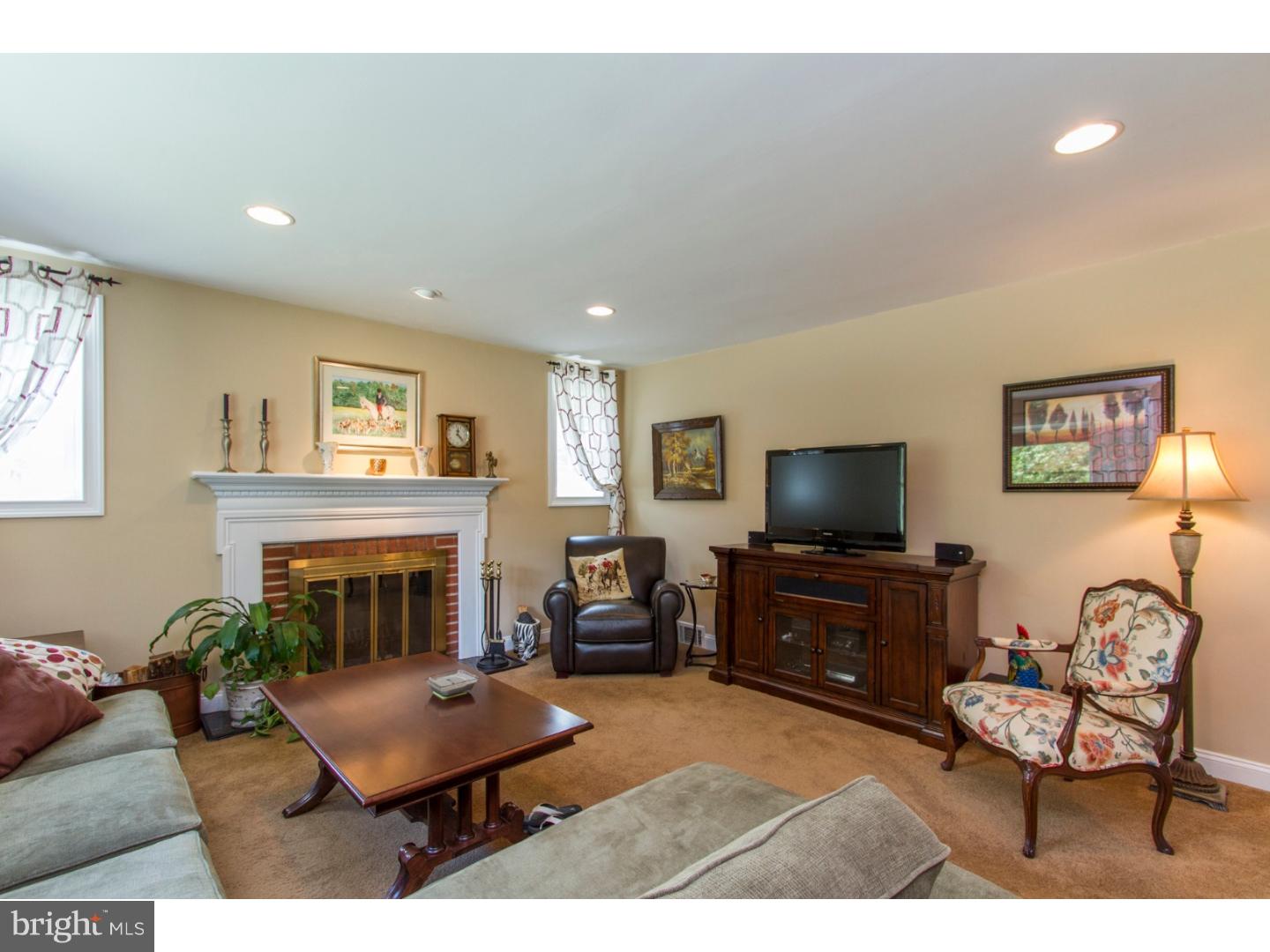 2610 Oriole Road Broomall, PA 19008 - Photo 2 of 25 Living Room