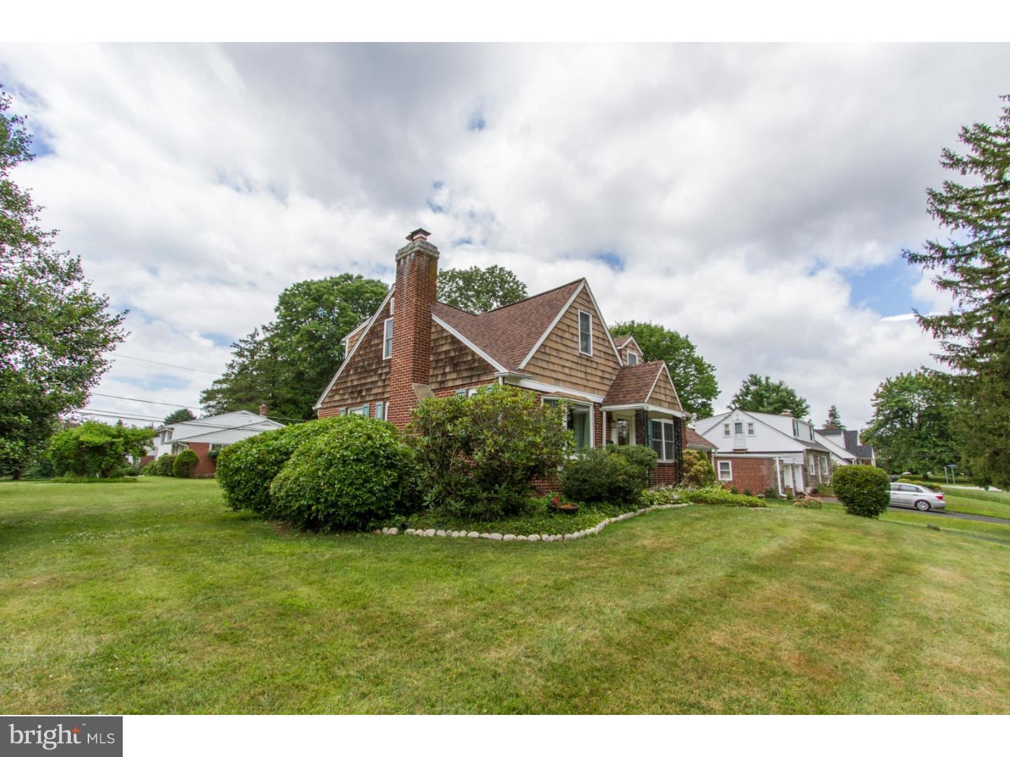 2610 Oriole Road Broomall, PA 19008 - Photo 24 of 25 Side Yard