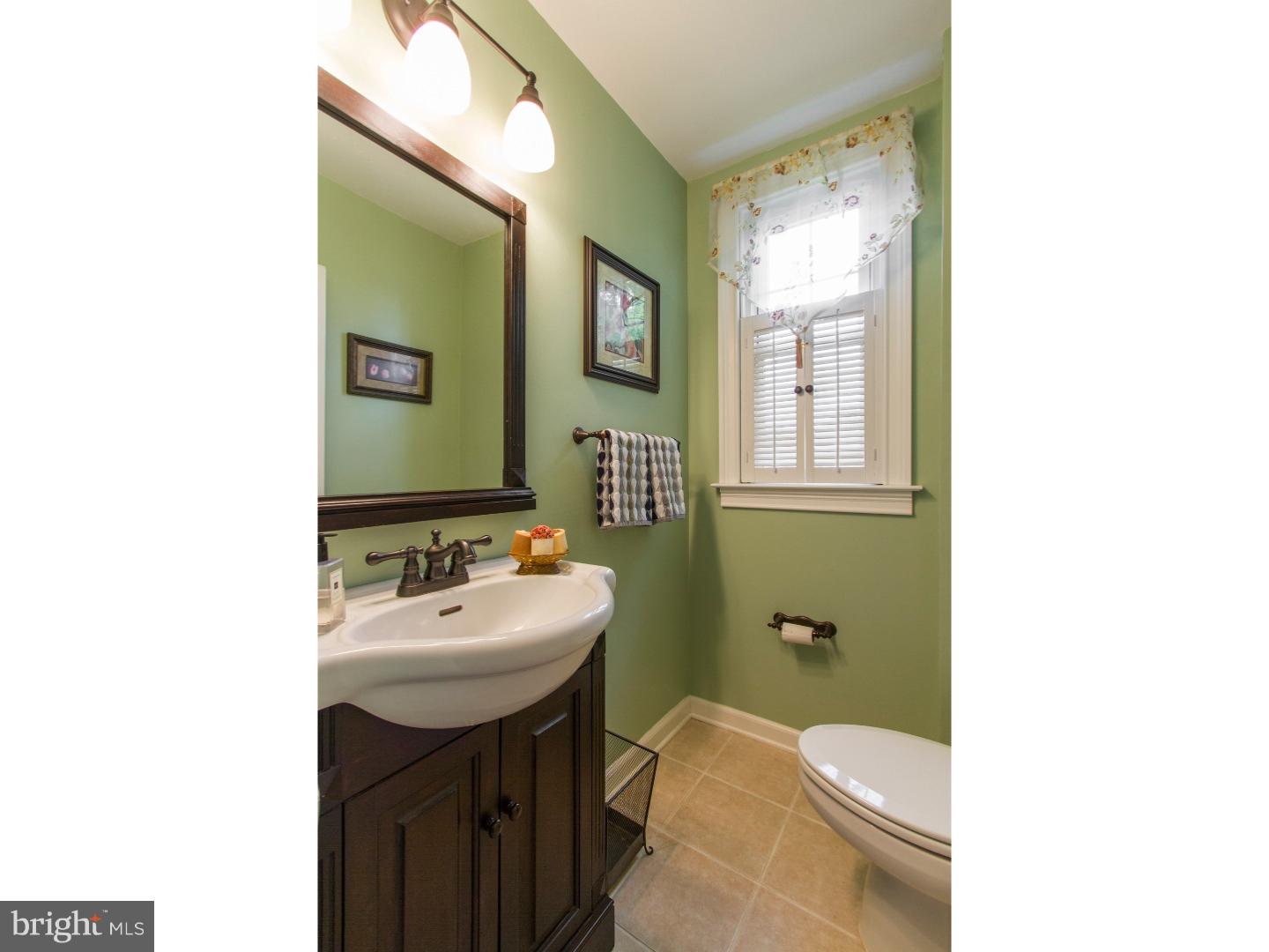2610 Oriole Road Broomall, PA 19008 - Photo 10 of 25 Bathroom