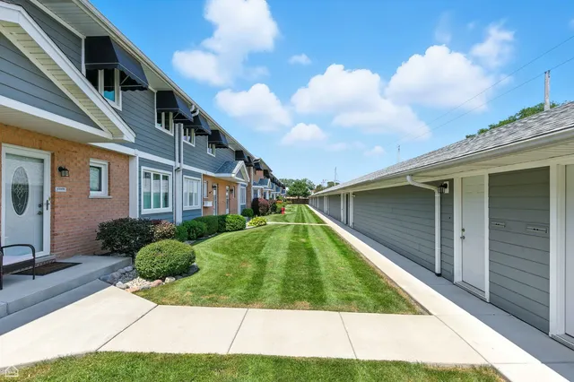 $350,000 | 2550 West 112th Street, Unit 12L, Chicago, IL 60655