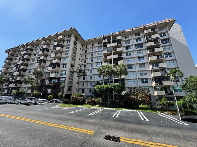$225,000 | 777 South Federal Highway, Unit RPH11, Pompano Beach, FL 33062