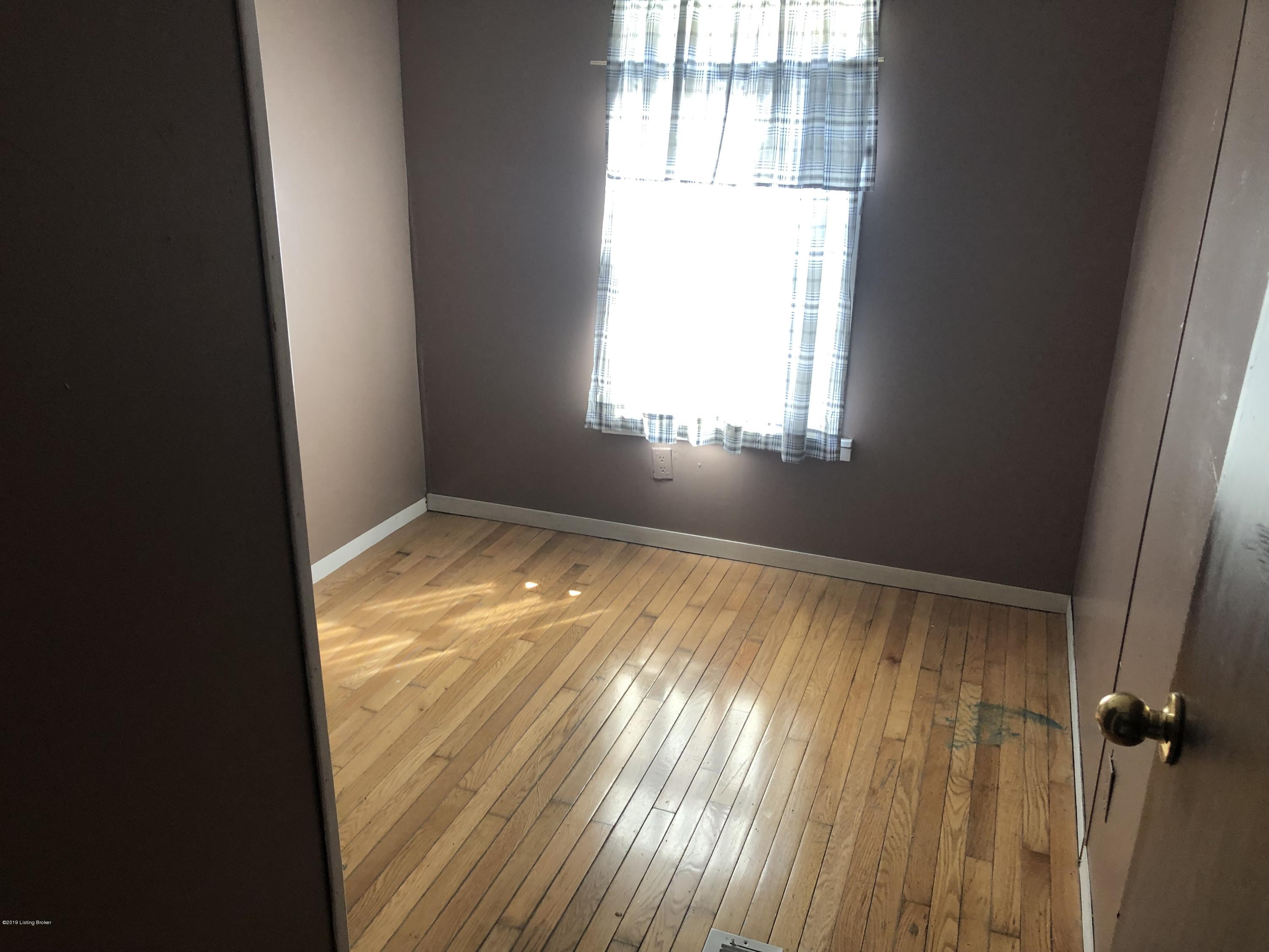 1020 Cedar Flat Curtis Road Edmonton, KY 42129 - Photo 6 of 12 IMG_1105