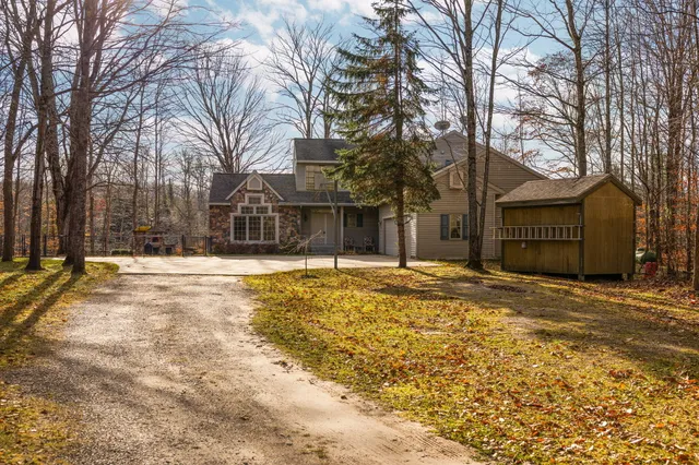 $849,000 | 15445 Holly Drive, Thompsonville, MI 49683