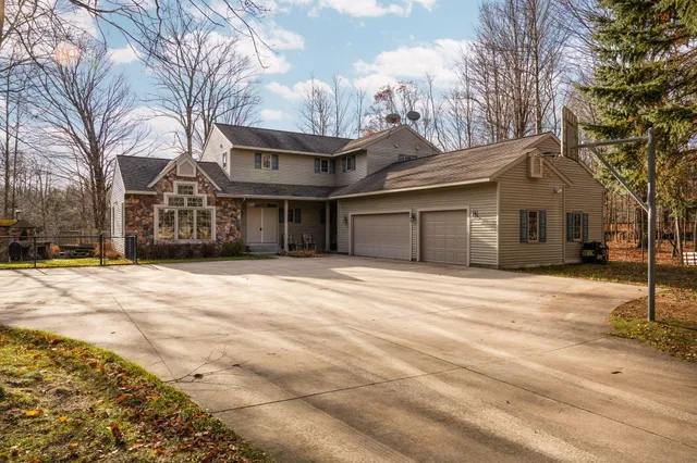 $849,000 | 15445 Holly Drive, Thompsonville, MI 49683