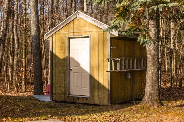 $849,000 | 15445 Holly Drive, Thompsonville, MI 49683