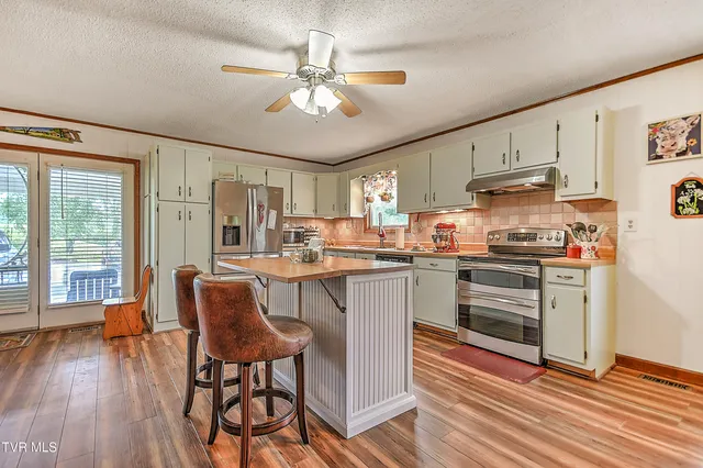 $399,900 | 15833 Black Hollow Road, Abingdon, VA 24210