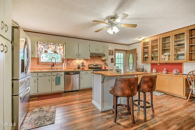 $399,900 | 15833 Black Hollow Road, Abingdon, VA 24210