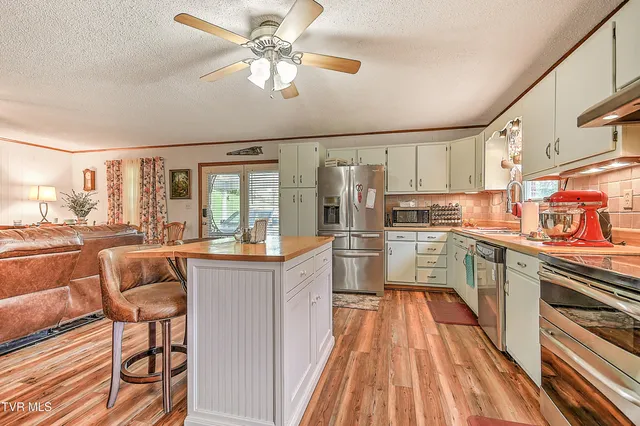 $399,900 | 15833 Black Hollow Road, Abingdon, VA 24210