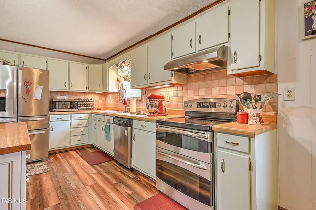 $399,900 | 15833 Black Hollow Road, Abingdon, VA 24210