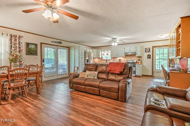 $399,900 | 15833 Black Hollow Road, Abingdon, VA 24210