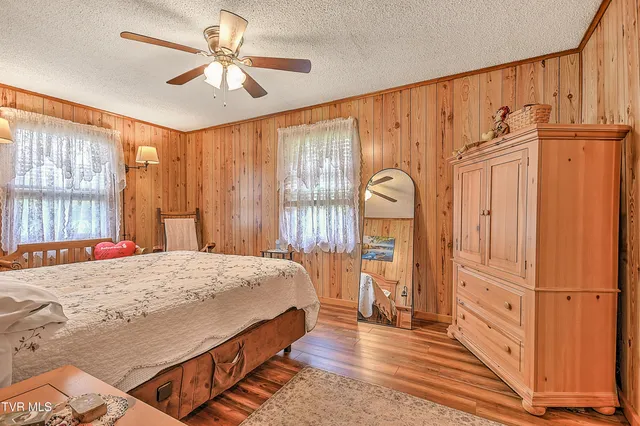 $399,900 | 15833 Black Hollow Road, Abingdon, VA 24210