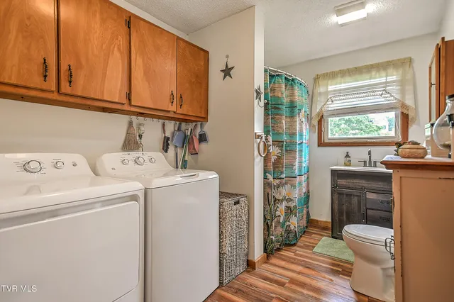 $399,900 | 15833 Black Hollow Road, Abingdon, VA 24210