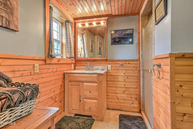 $399,900 | 15833 Black Hollow Road, Abingdon, VA 24210