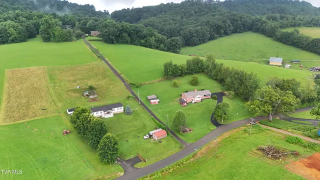 $399,900 | 15833 Black Hollow Road, Abingdon, VA 24210