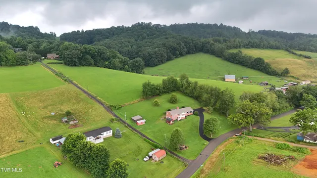 $399,900 | 15833 Black Hollow Road, Abingdon, VA 24210