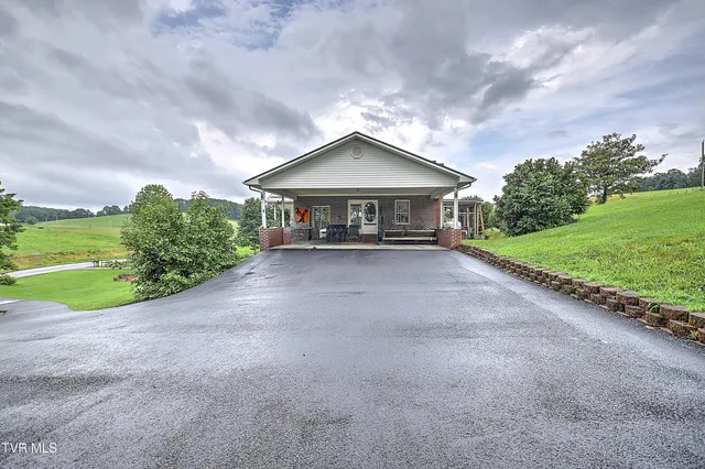 $399,900 | 15833 Black Hollow Road, Abingdon, VA 24210