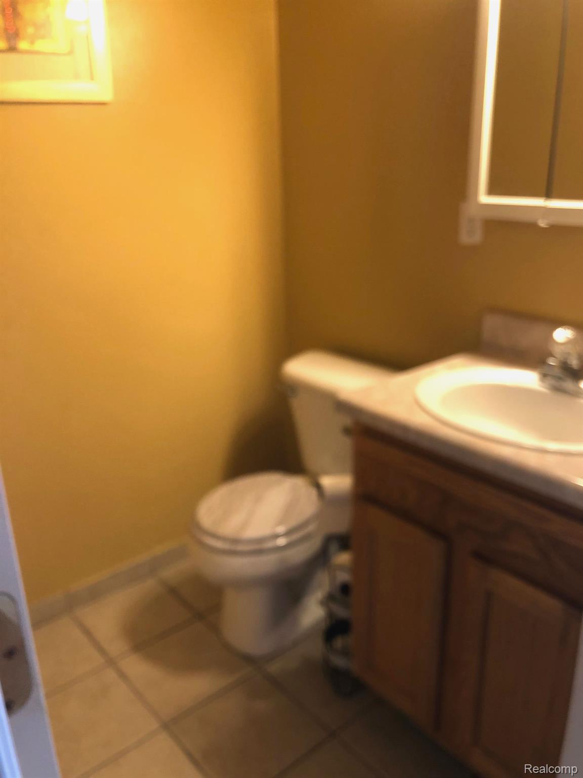 462 Salliotte Road, Unit 3 Ecorse, MI 48229 - Photo 7 of 17 Half bath on entry