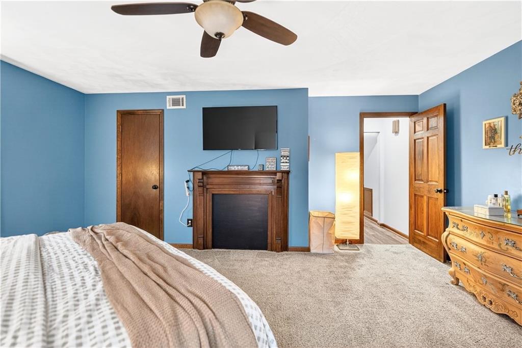 420 Kennedy Road Charleroi, PA 15022 - Photo 11 of 40 a bedroom with a bed and a television