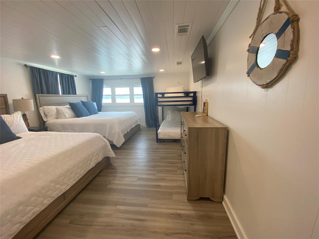 4415 Chapel Road Graham, TX 76450 - Photo 20 of 40 a living room with couches and a large mirror with wooden floor