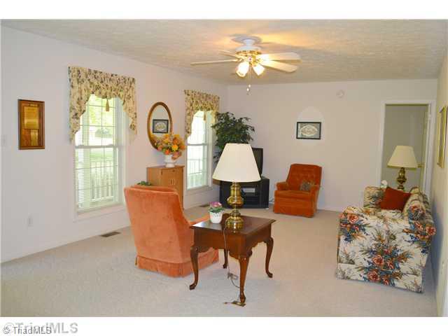 196 Setliff Road Reidsville, NC 27320 - Photo 5 of 12 Living Room.