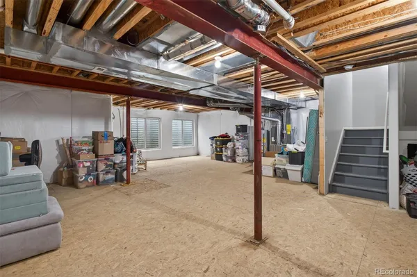 a view of livingroom with furniture