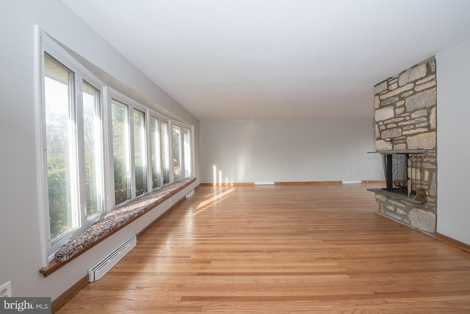 305 Old Farm Road Wyncote, PA 19095 - Photo 6 of 43 Gallery Image 6
